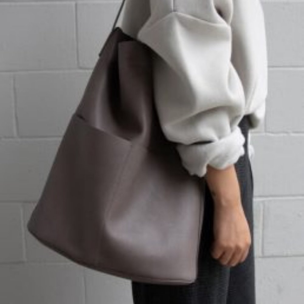 1913 SLOUCHY LEATHER TOTE | OAK AND FORT